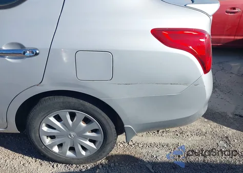 2014 Nissan Versa 1.6 Sv z USA, uszkodzony, nr VIN 3N1CN7AP6EK462424